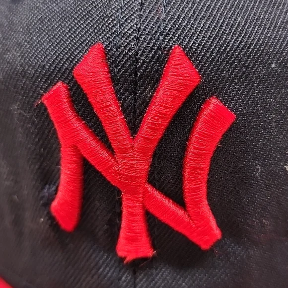 🔥NEW YORK YANKEES🔥  DISTRESSED *59 FIFTY ×GENUINE MLB× HAT *ONE SIZE FITS ALL* - Picture 2 of 16